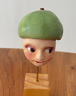 Who amI （青りんごびと）　H150mm x W50mm x D60mm（レジン・油絵具など）