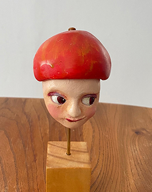 Who amI （りんごびと）　H150mm x W50mm x D60mm（レジン・油絵具など）