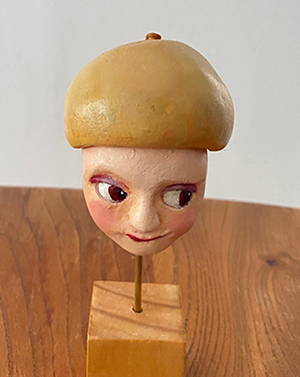 Who amI （梨ちゃん）　H150mm x W50mm x D60mm（レジン・油絵具など）